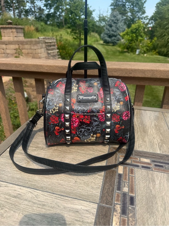 Loungefly Handbags - EUC Loungefly Black Floral Skull Mini Satchel with Red & Pink Roses
